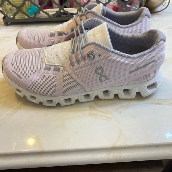 On clouds - Picture 2 of 3